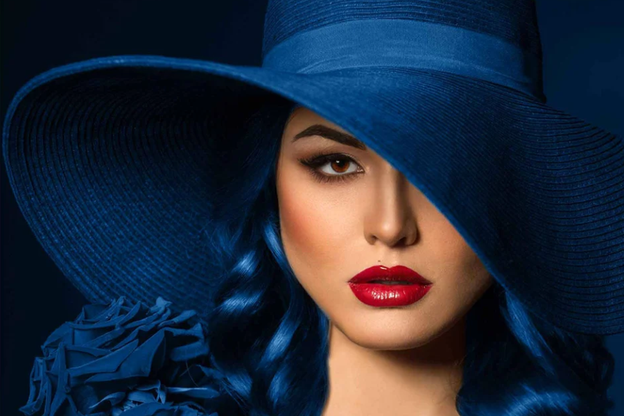 SU-82024 FEMME Women with Blue Hat Modern Wall Art TG