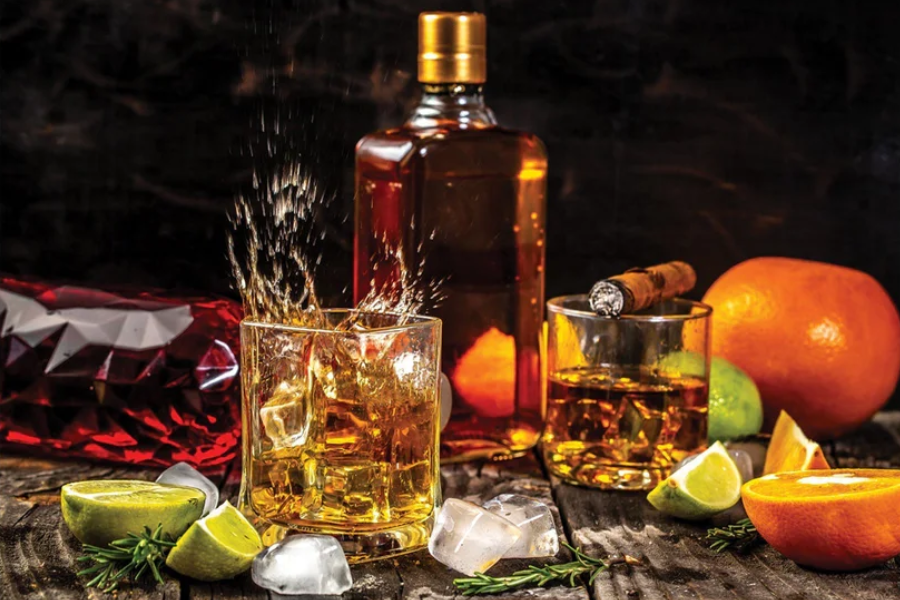 SU-9000 MIDNIGHT Whiskey Splashes on Dark Serenity Modern Wall Art TG