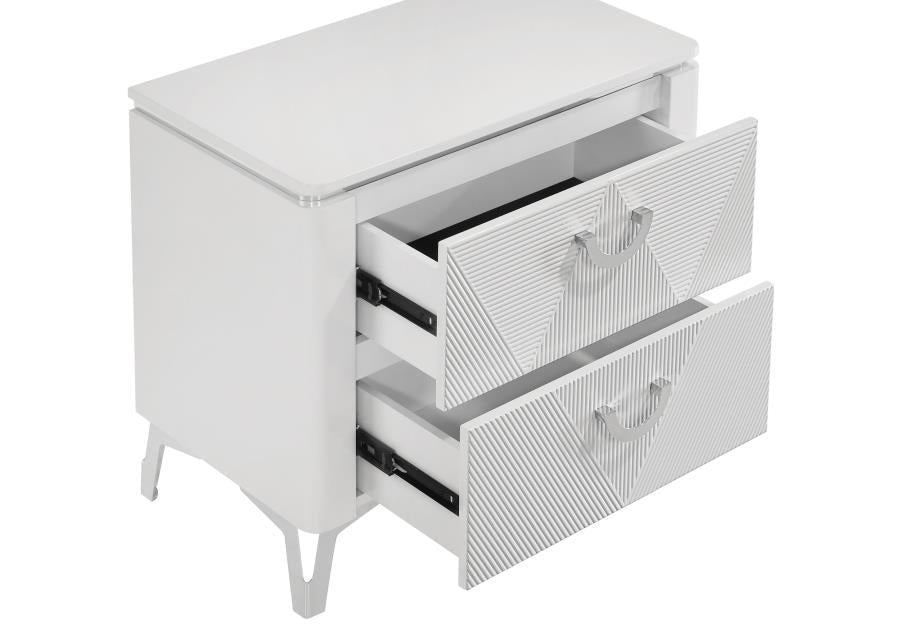 Cassia 4 or 5 piece Eastern King LED Bedroom Set White High Gloss