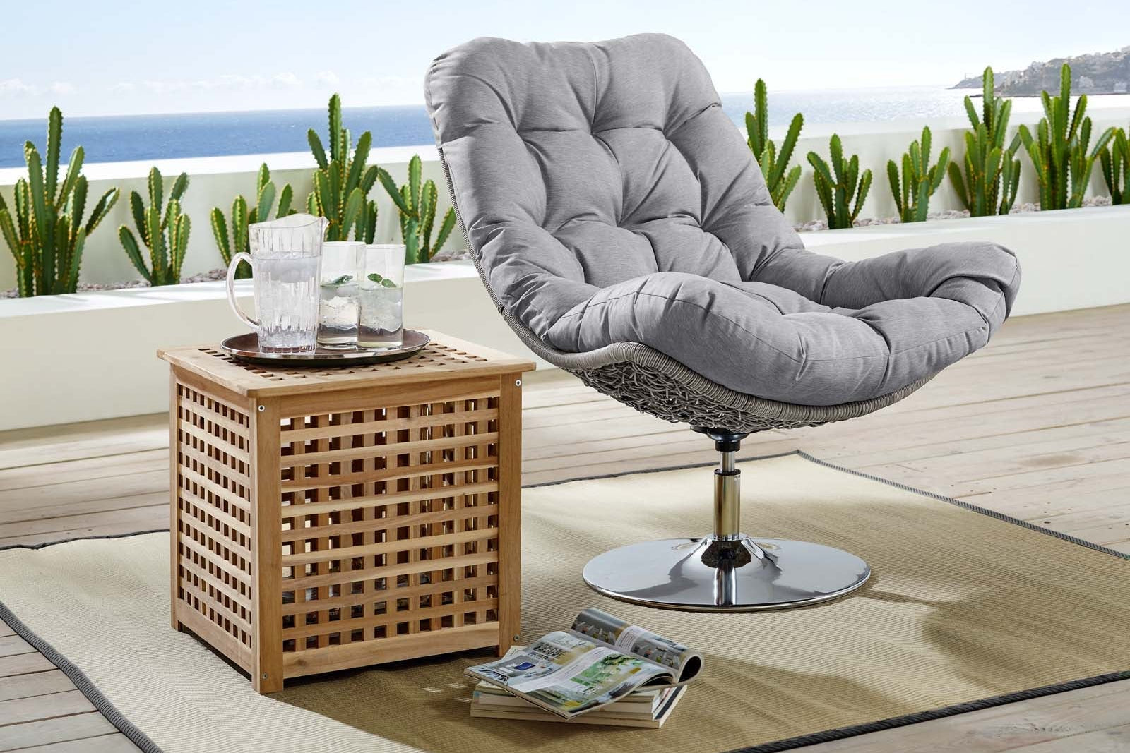 Brighton Wicker Rattan Outdoor Patio Swivel Lounge Chair. - Venini Furniture 